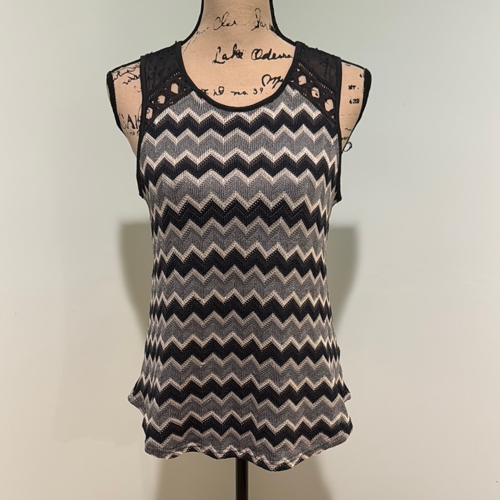 Daniel Rainn size petite small Chevron Pattern Sleeveless Top - Navy and Gray